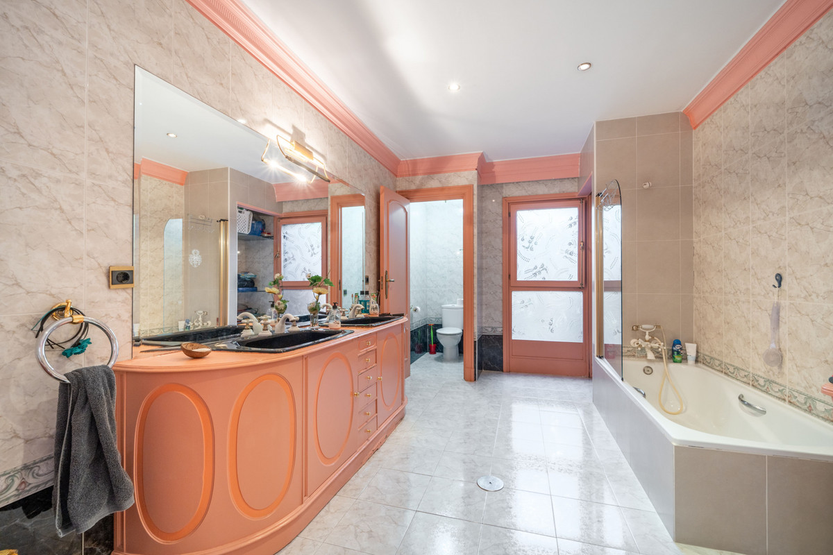 Huis te koop in Estepona | 9 slaapkamers H5125372