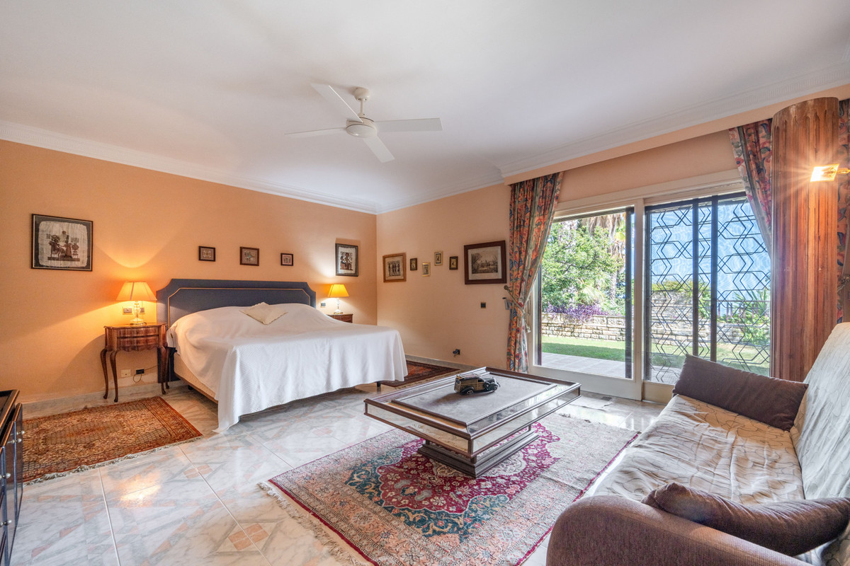 Huis te koop in Estepona | 9 slaapkamers H5125372