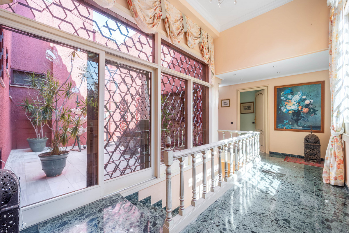 Huis te koop in Estepona | 9 slaapkamers H5125372