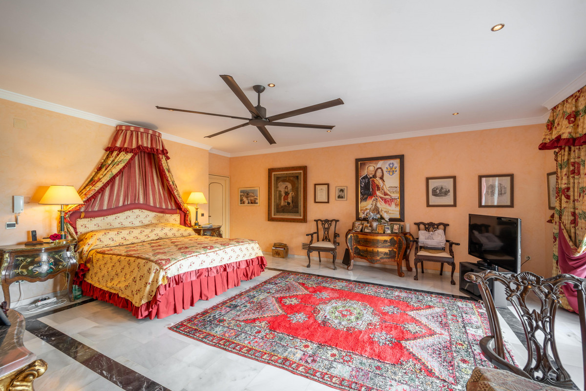 Huis te koop in Estepona | 9 slaapkamers H5125372