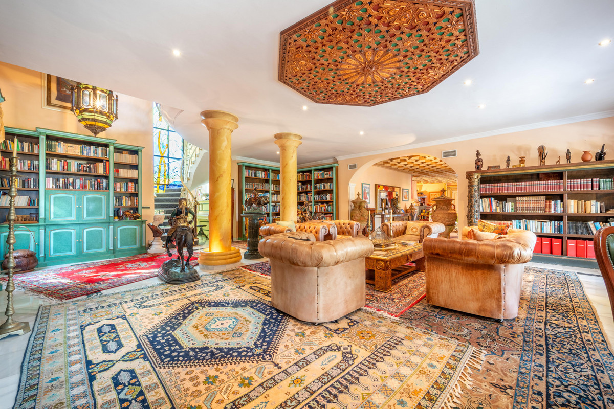 Huis te koop in Estepona | 9 slaapkamers H5125372