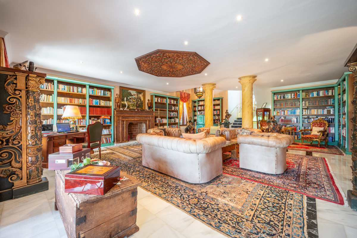 Huis te koop in Estepona | 9 slaapkamers H5125372