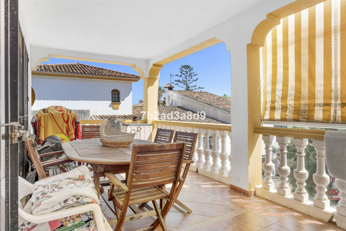 Detached Villa for sale in Estepona | 6 bedrooms H5129635