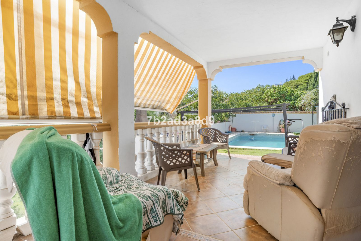 Detached Villa for sale in Estepona | 6 bedrooms H5129635