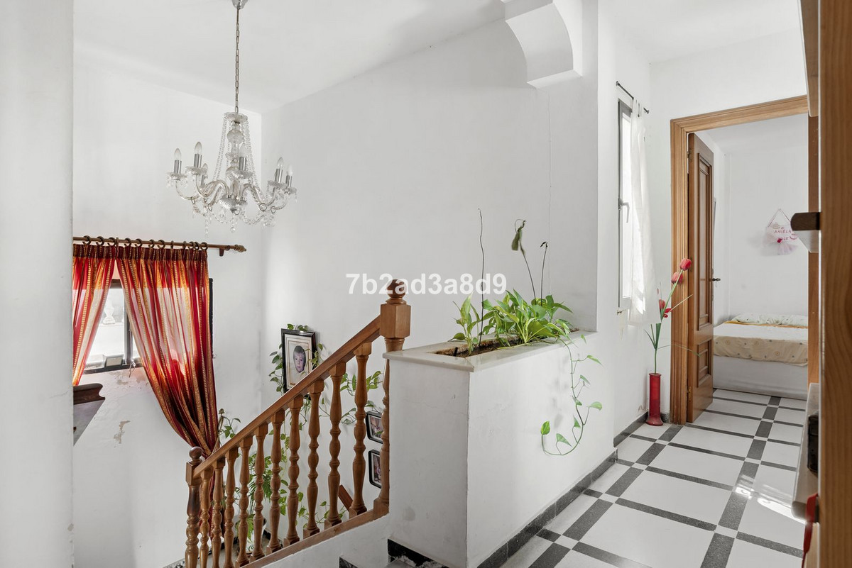 Detached Villa for sale in Estepona | 6 bedrooms H5129635