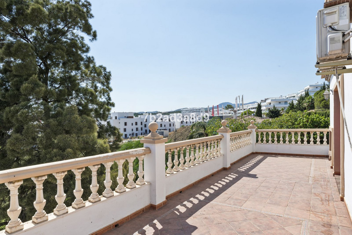 Detached Villa for sale in Estepona | 6 bedrooms H5129635