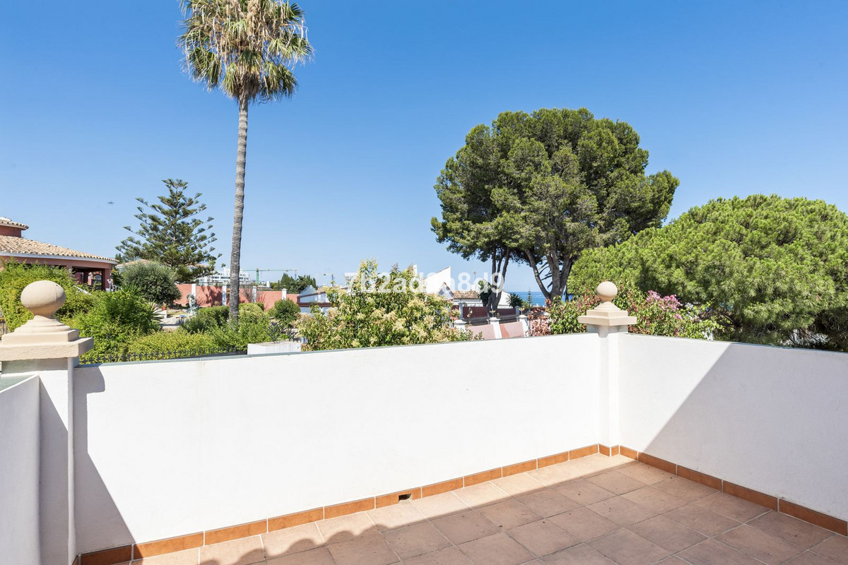 Detached Villa for sale in Estepona | 6 bedrooms H5129635