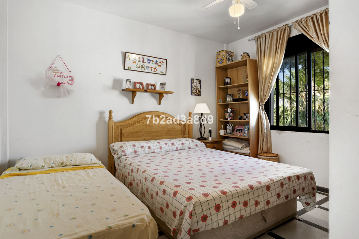 Detached Villa for sale in Estepona | 6 bedrooms H5129635