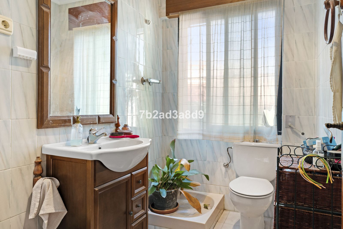 Detached Villa for sale in Estepona | 6 bedrooms H5129635