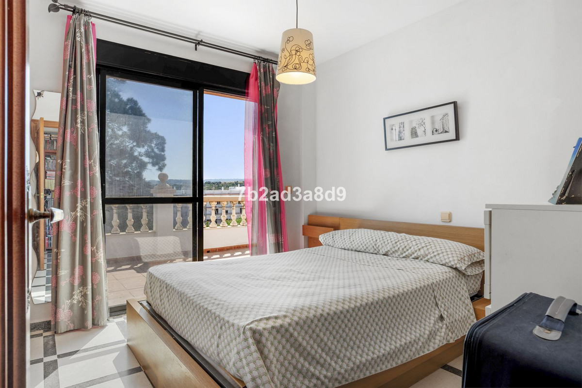 Detached Villa for sale in Estepona | 6 bedrooms H5129635