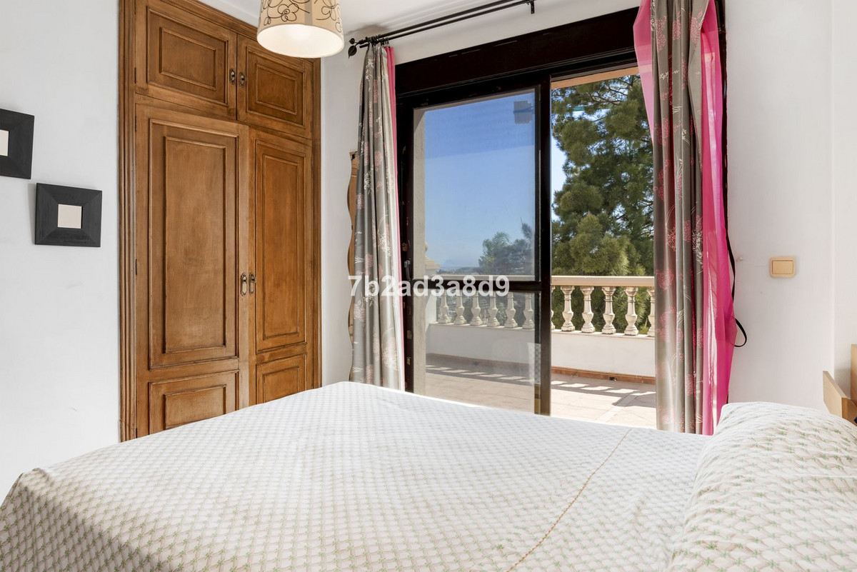 Detached Villa for sale in Estepona | 6 bedrooms H5129635