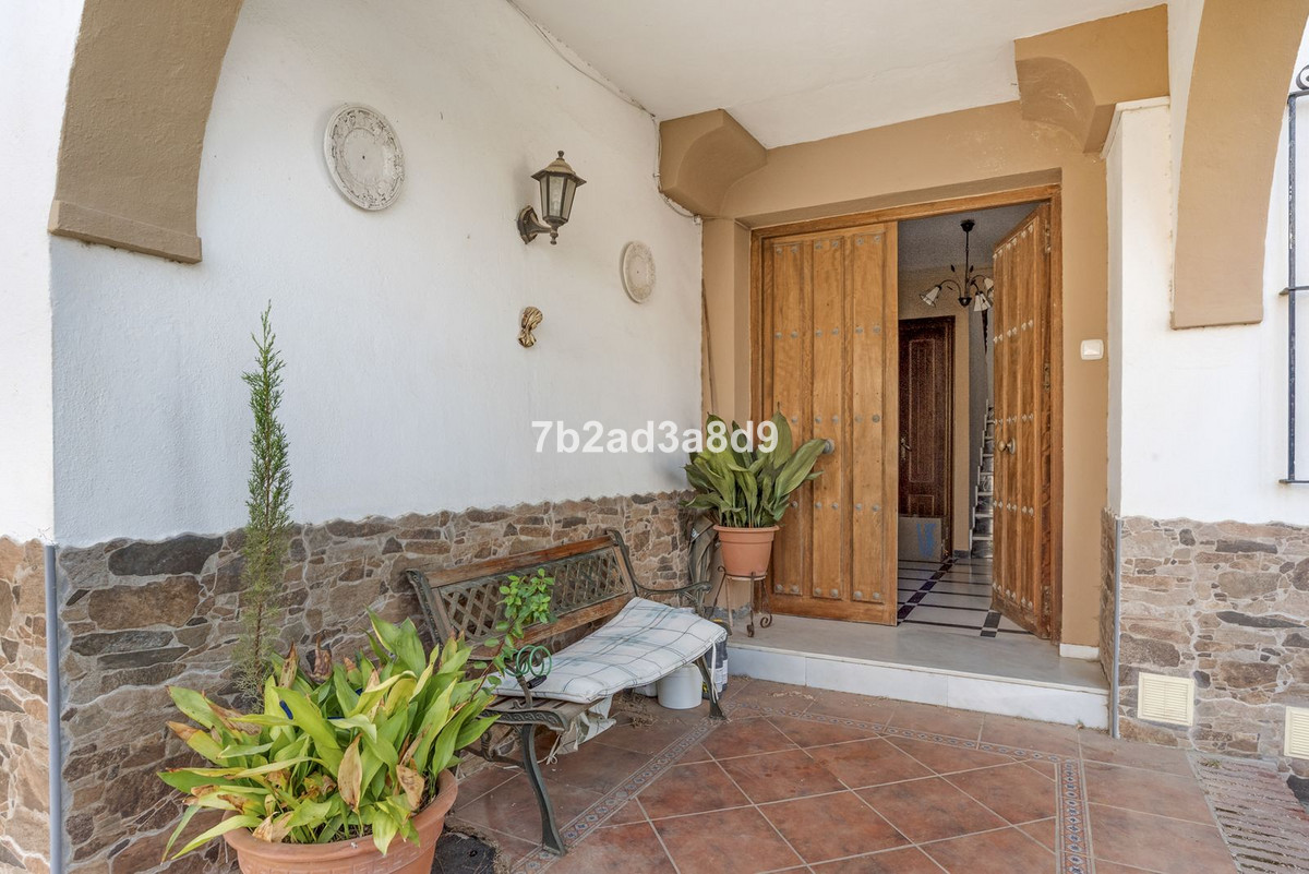 Detached Villa for sale in Estepona | 6 bedrooms H5129635
