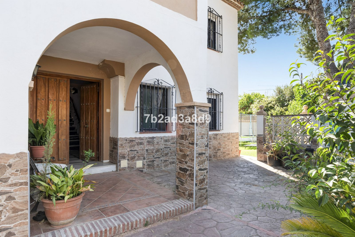 Detached Villa for sale in Estepona | 6 bedrooms H5129635