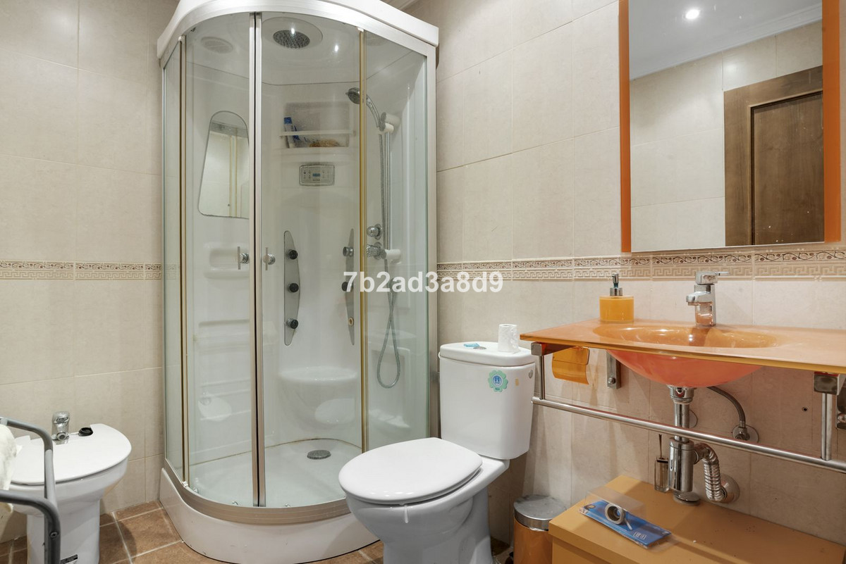 Detached Villa for sale in Estepona | 6 bedrooms H5129635