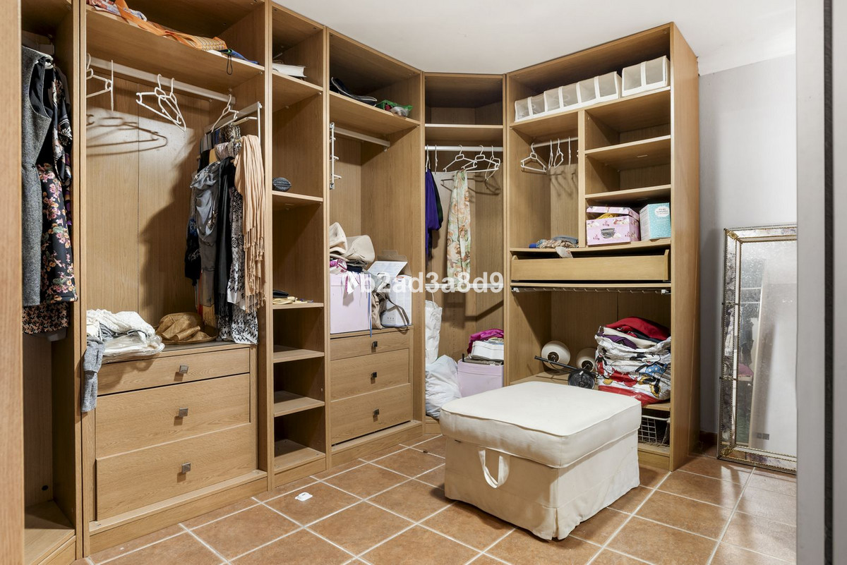 Detached Villa for sale in Estepona | 6 bedrooms H5129635