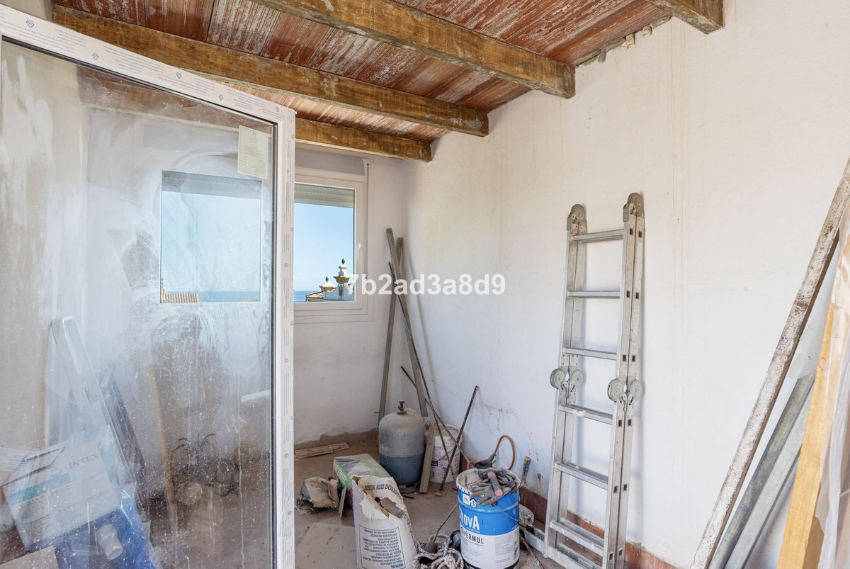 Detached Villa for sale in Estepona | 6 bedrooms H5129635
