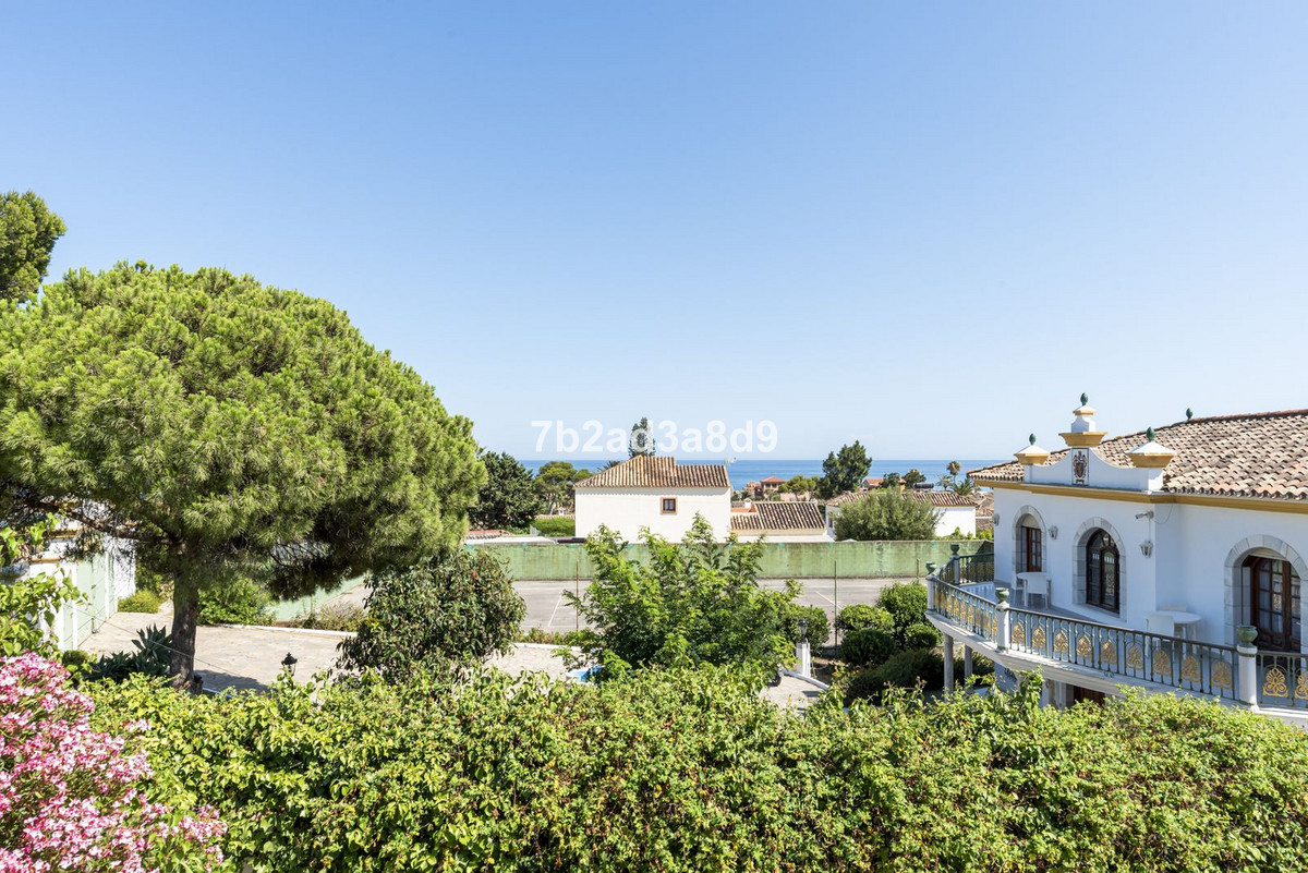 Detached Villa for sale in Estepona | 6 bedrooms H5129635