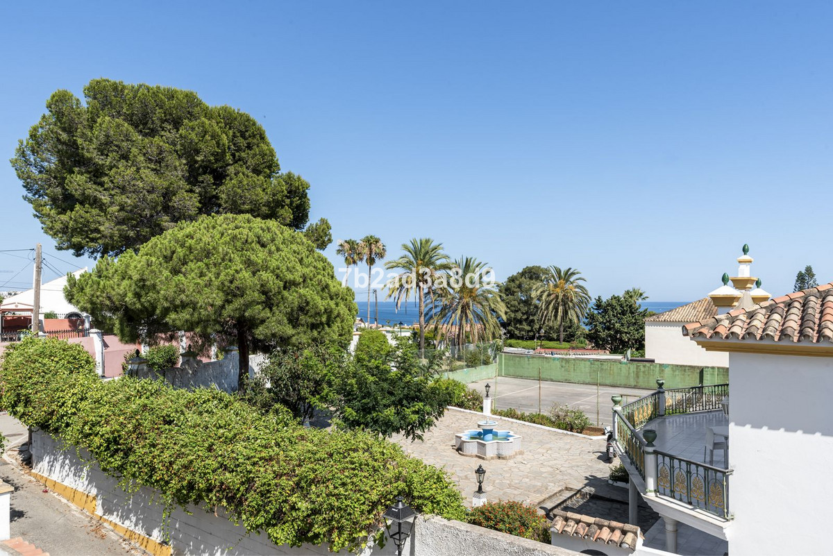 Detached Villa for sale in Estepona | 6 bedrooms H5129635