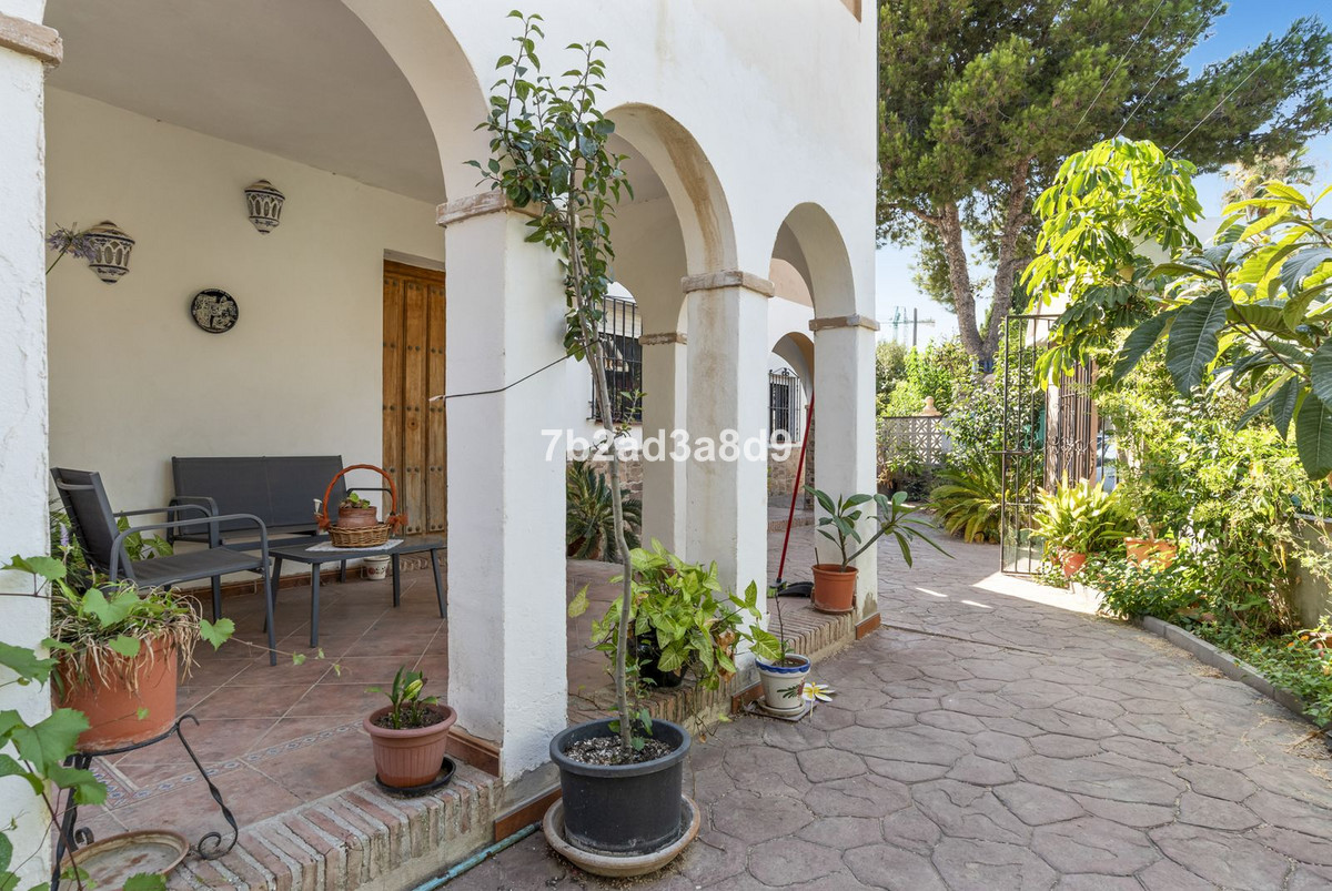 Detached Villa for sale in Estepona | 6 bedrooms H5129635