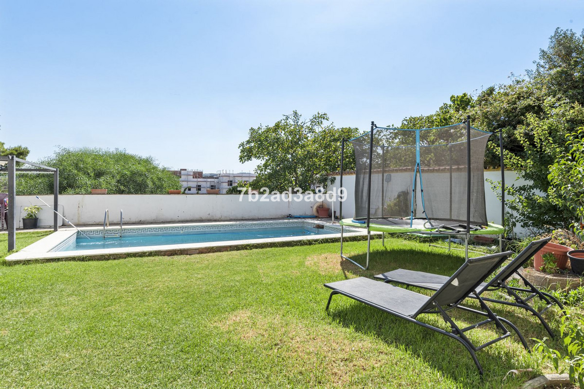 Detached Villa for sale in Estepona | 6 bedrooms H5129635