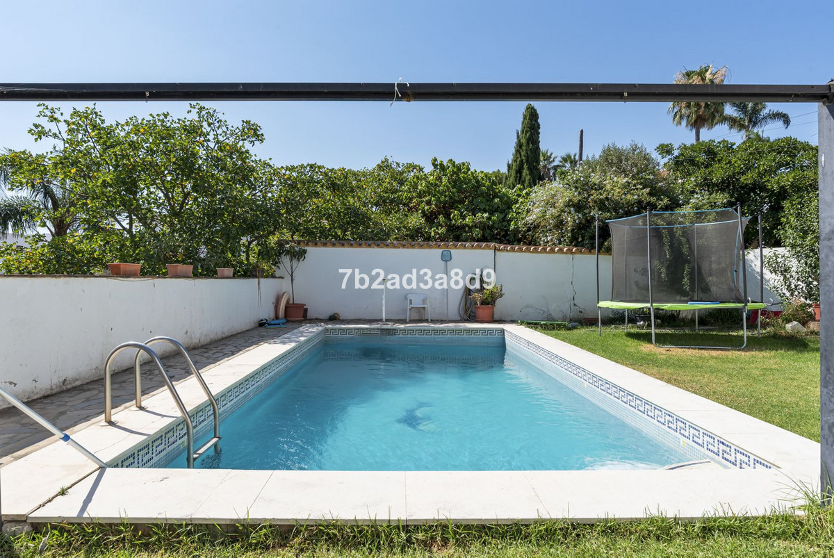 Detached Villa for sale in Estepona | 6 bedrooms H5129635