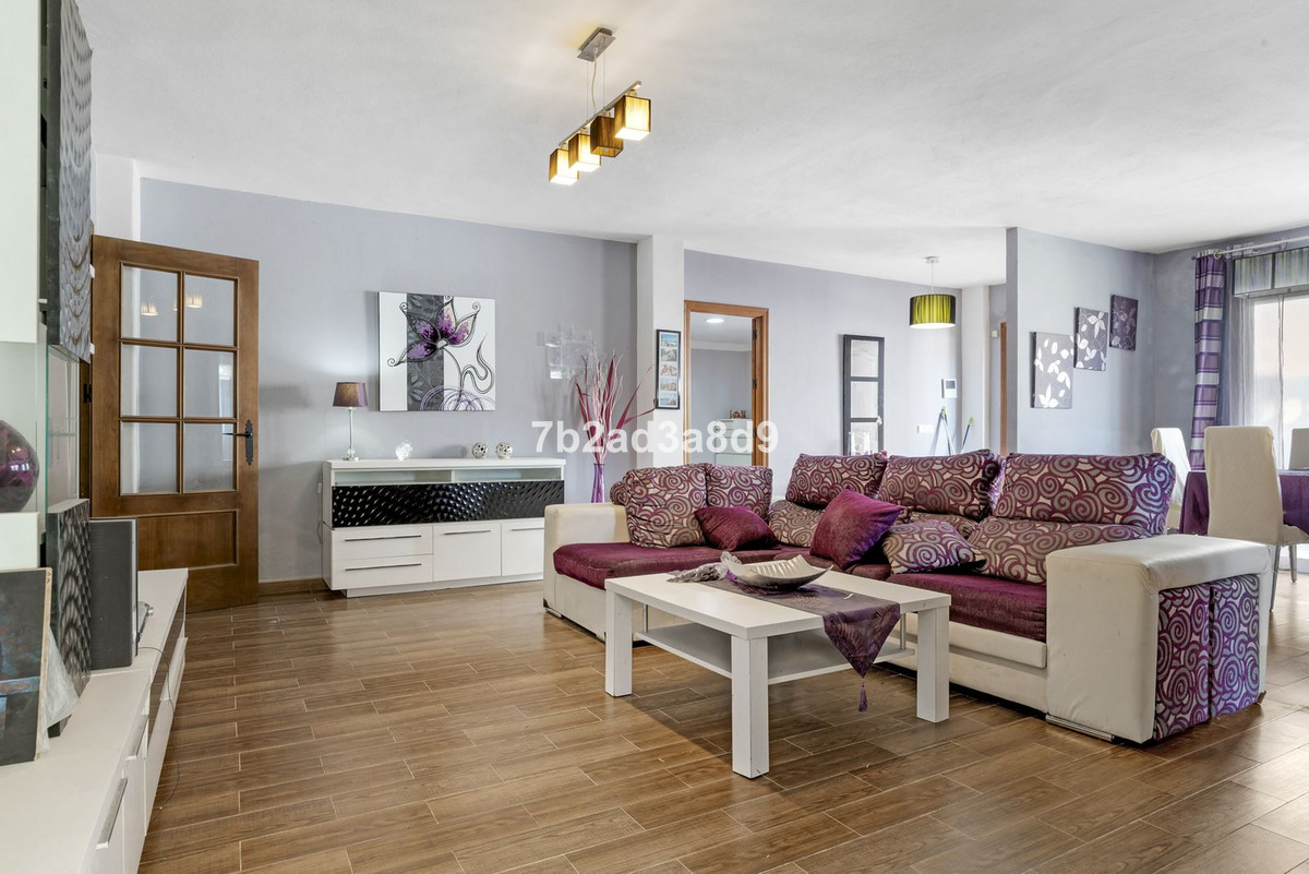 Detached Villa for sale in Estepona | 6 bedrooms H5129635