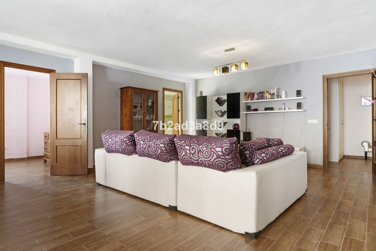 Detached Villa for sale in Estepona | 6 bedrooms H5129635