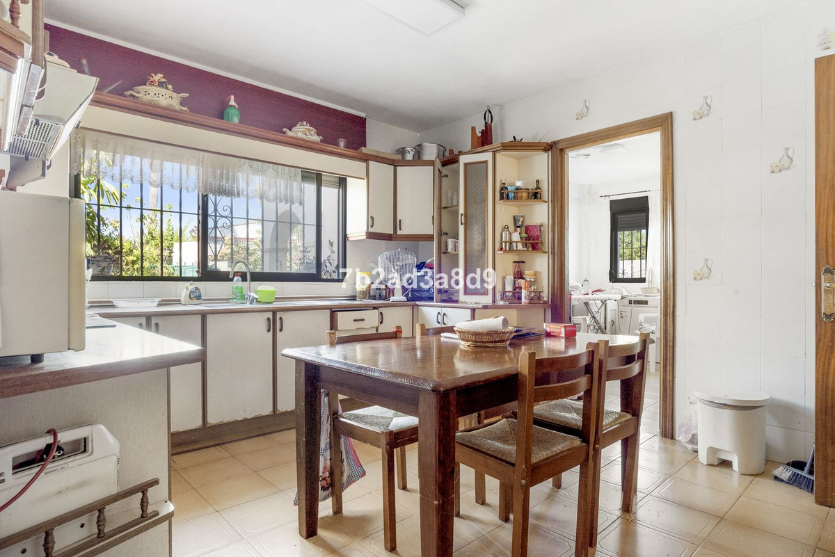Detached Villa for sale in Estepona | 6 bedrooms H5129635