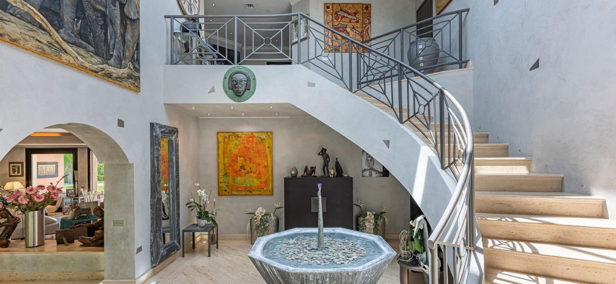 Detached Villa for sale in Estepona | 10 bedrooms H5130439