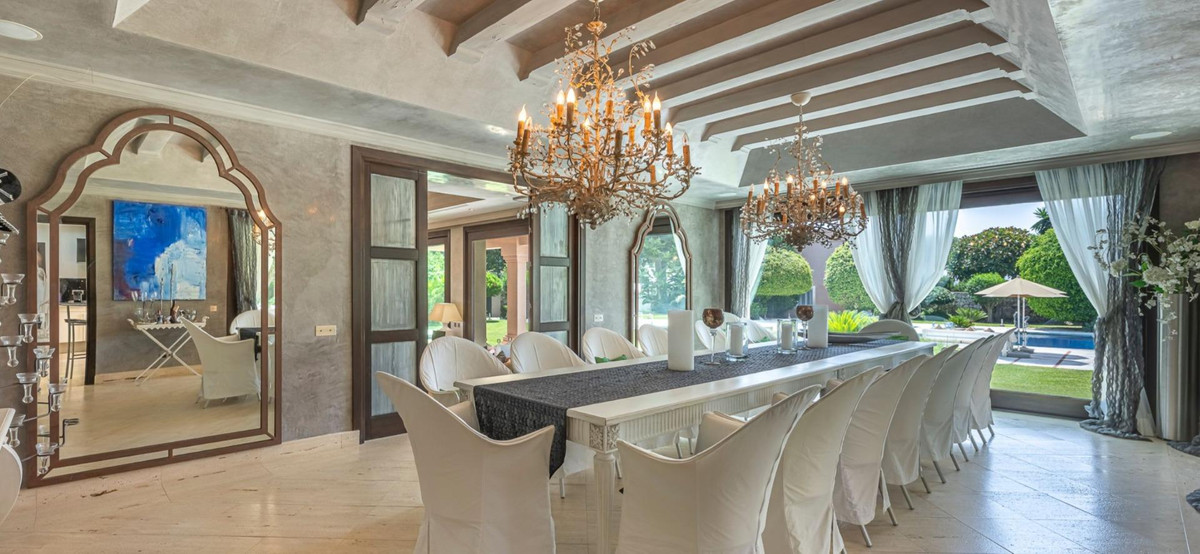 Detached Villa for sale in Estepona | 10 bedrooms H5130439