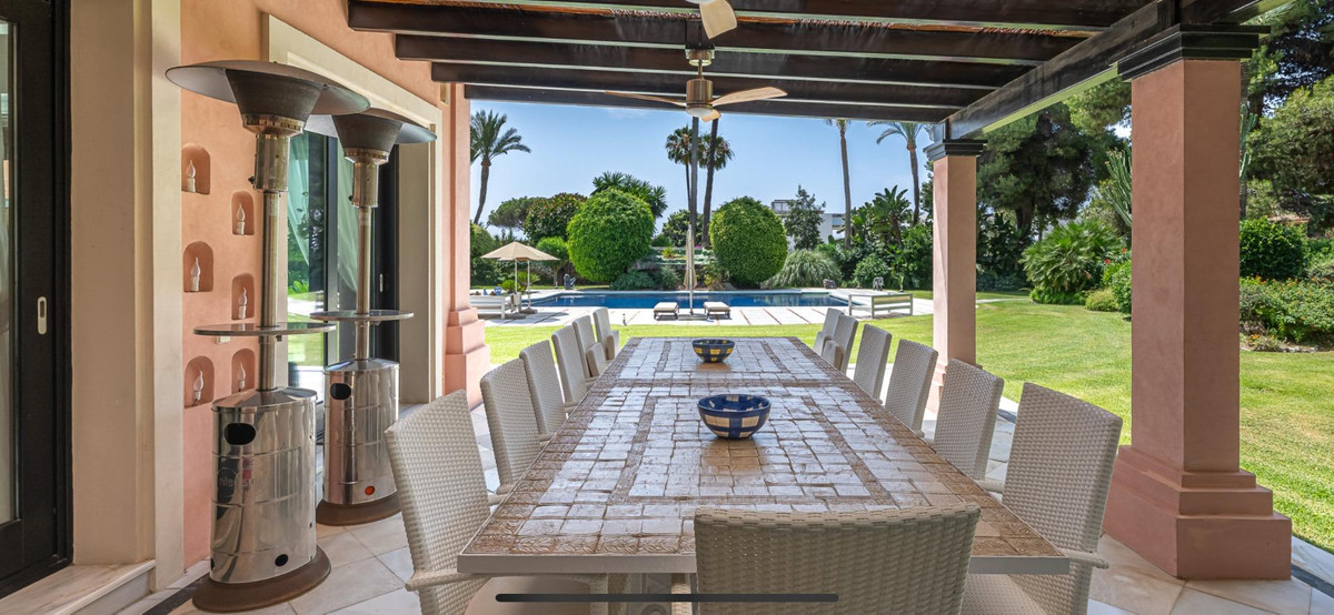 Detached Villa for sale in Estepona | 10 bedrooms H5130439