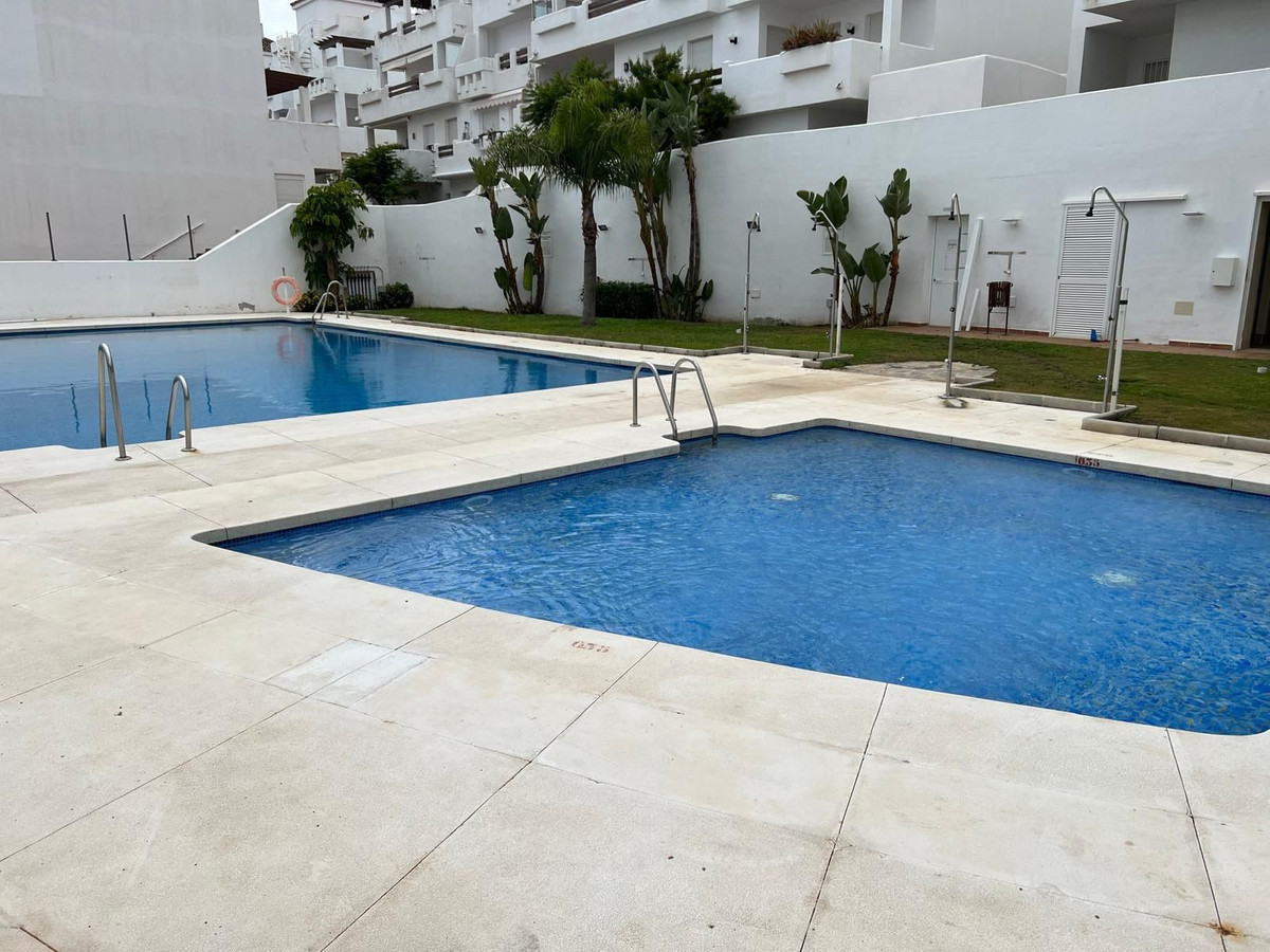 Apartment for sale in Estepona | 2 bedrooms H5135161