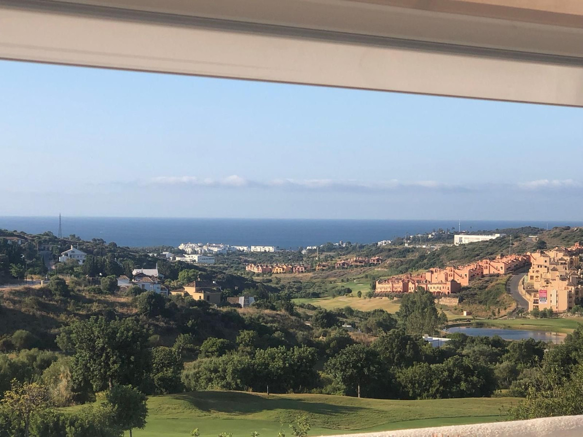 Apartment for sale in Estepona | 2 bedrooms H5135161