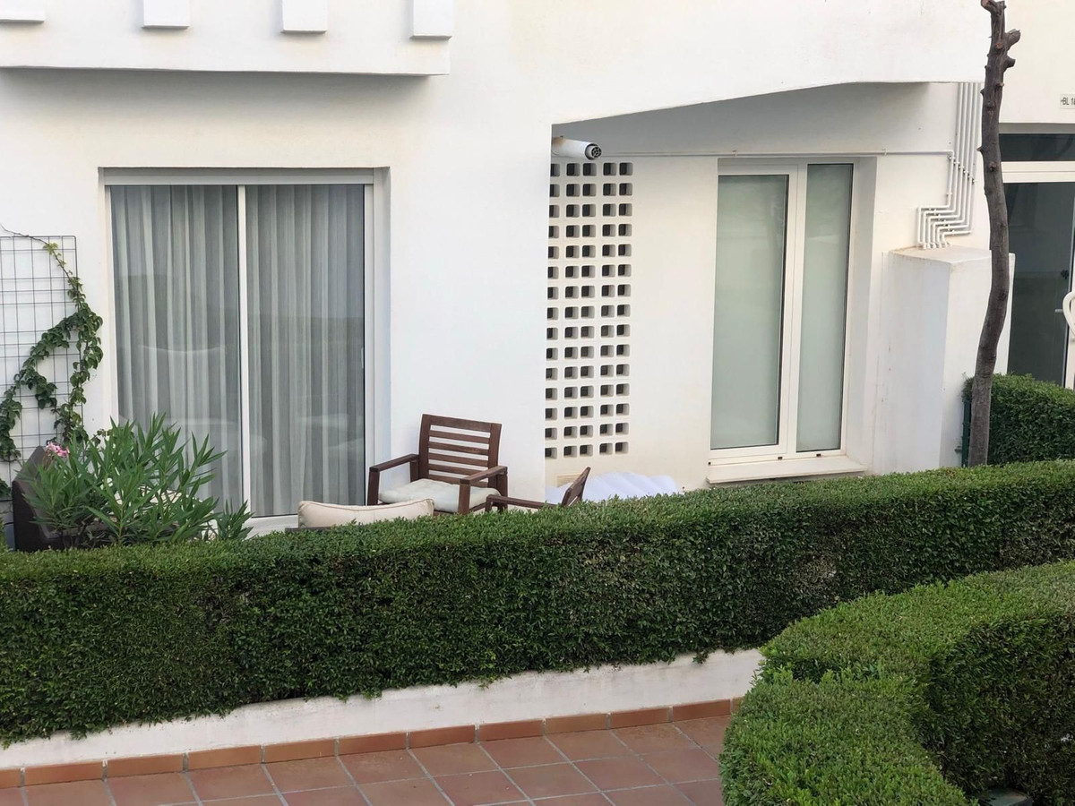 Apartment for sale in Estepona | 2 bedrooms H5135161