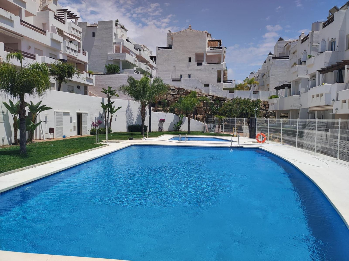 Apartment for sale in Estepona | 2 bedrooms H5135161