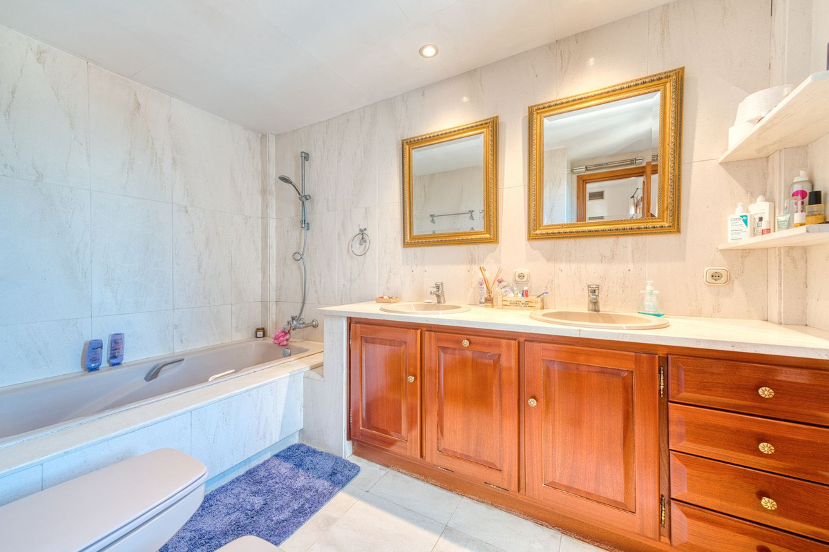 Huis te koop in Estepona | 5 slaapkamers H5140921