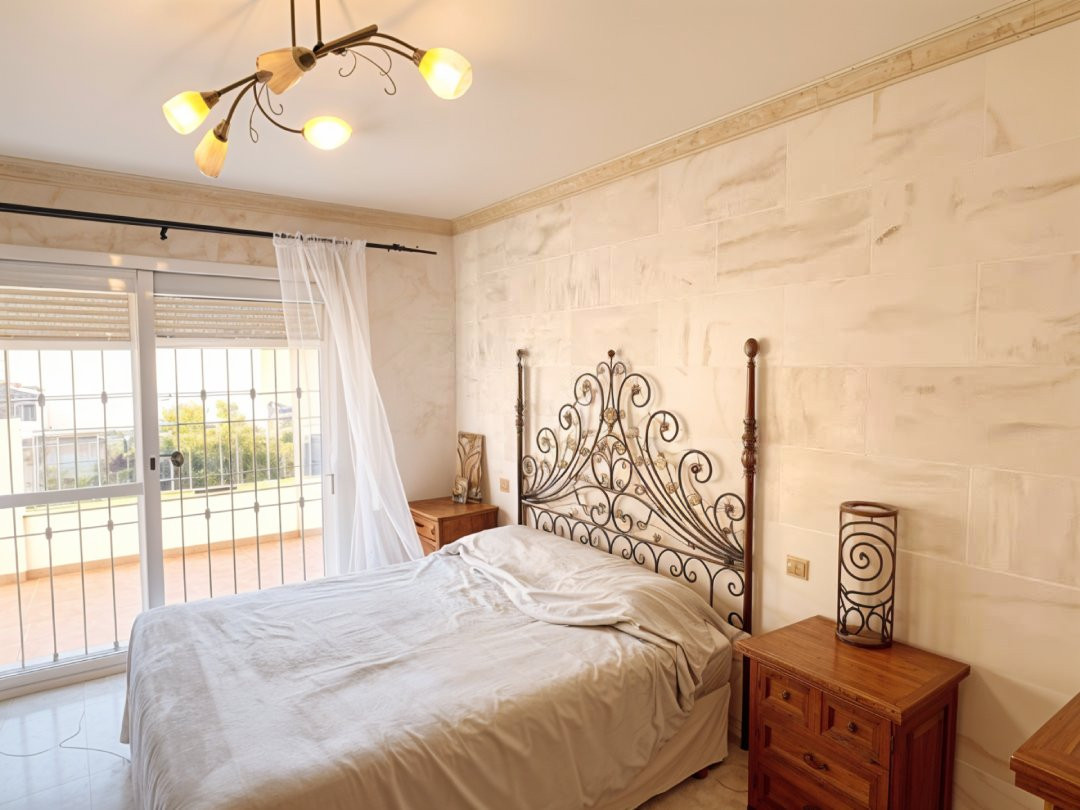 Huis te koop in Estepona | 3 slaapkamers H5148388