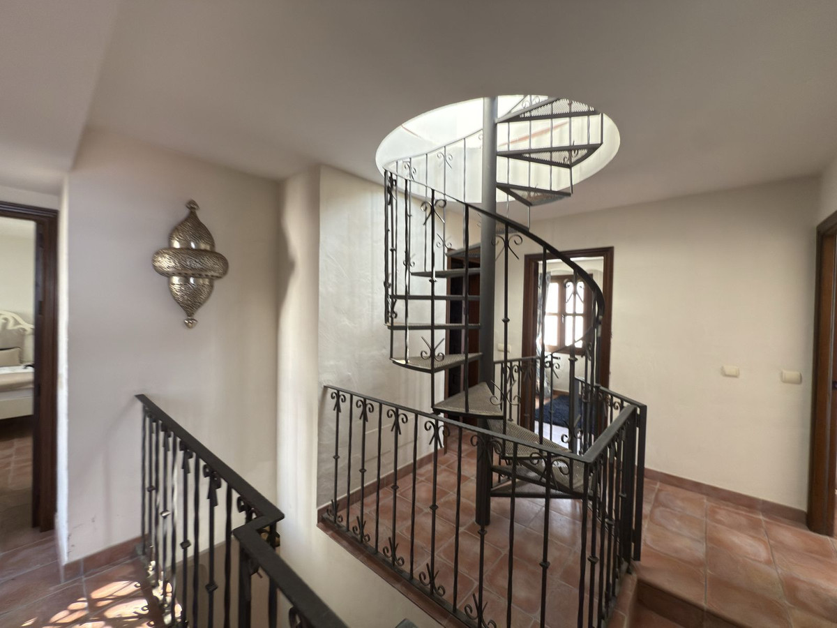 Huis te koop in Estepona | 5 slaapkamers H5156122
