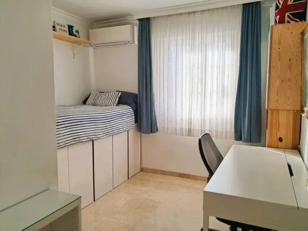 Huis te koop in Estepona | 4 slaapkamers H5200066