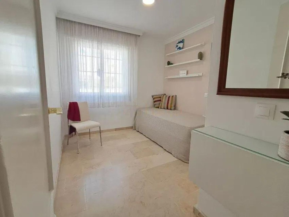 Huis te koop in Estepona | 4 slaapkamers H5200066