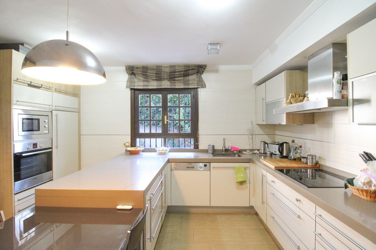 Huis te koop in Estepona | 6 slaapkamers H5261095