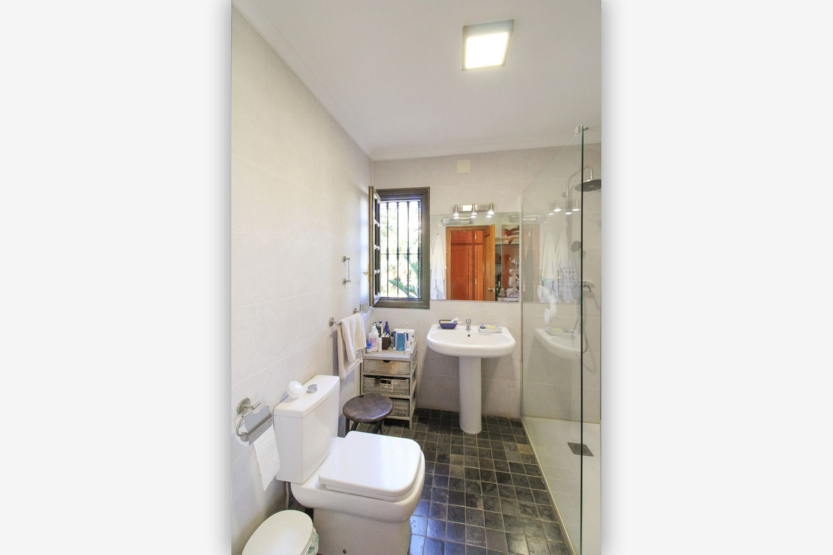 Huis te koop in Estepona | 6 slaapkamers H5261095