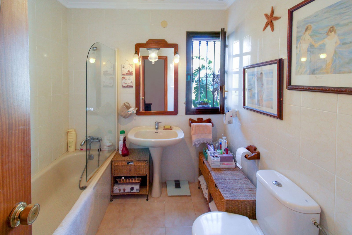 Huis te koop in Estepona | 6 slaapkamers H5261095