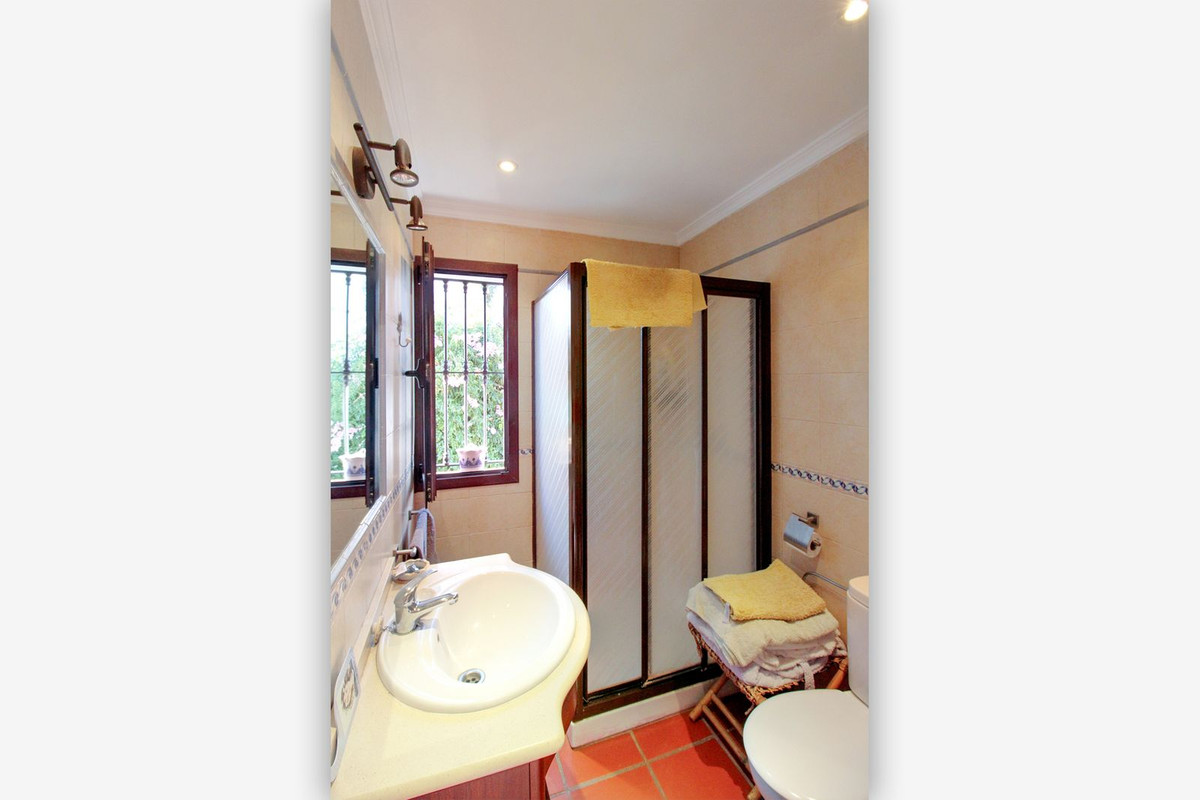 Huis te koop in Estepona | 6 slaapkamers H5261095