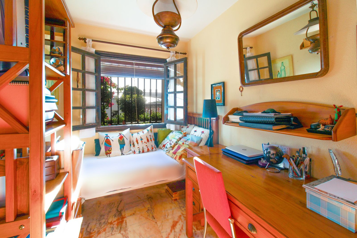 Huis te koop in Estepona | 6 slaapkamers H5261095