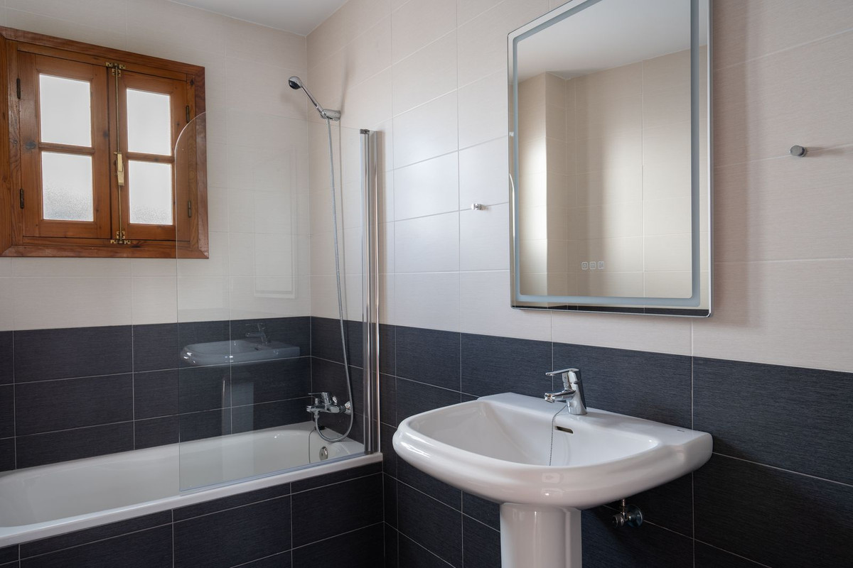 Huis te koop in Estepona | 5 slaapkamers H5274853