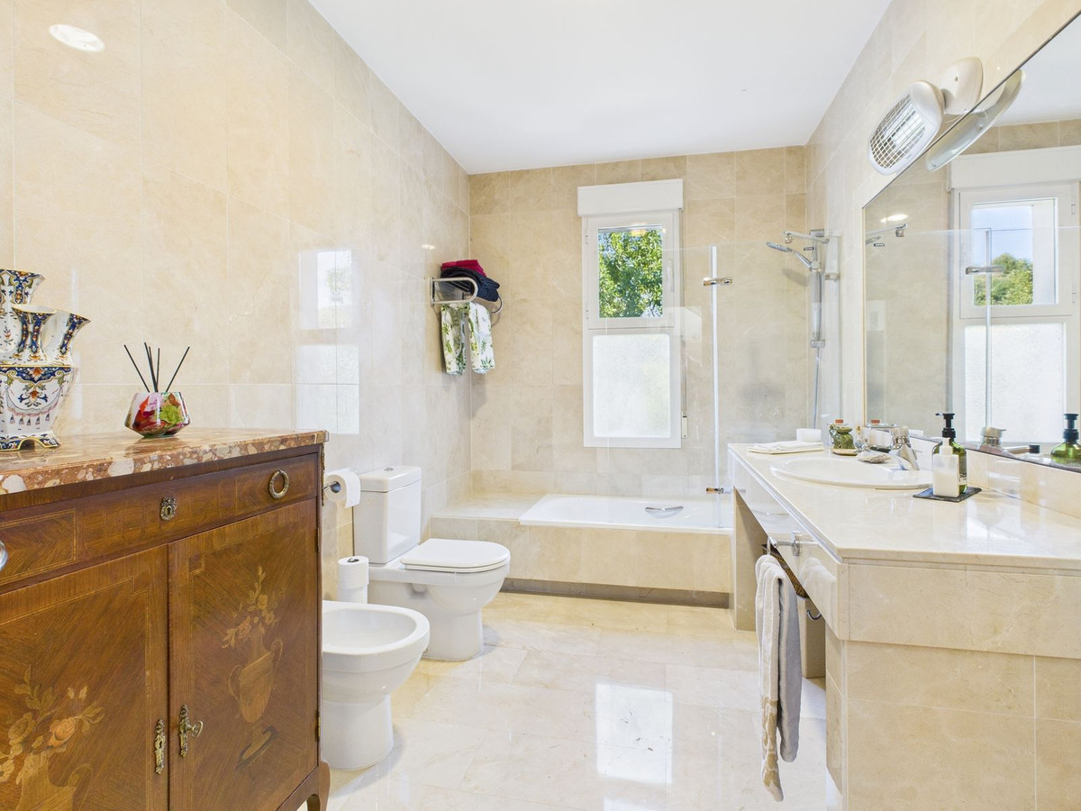 Huis te koop in Estepona | 4 slaapkamers H5286406