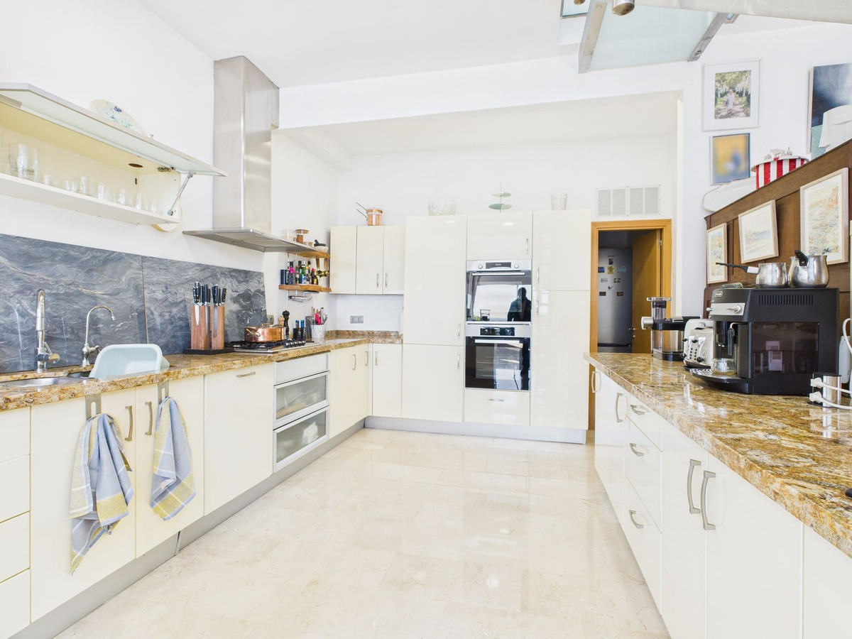 Huis te koop in Estepona | 4 slaapkamers H5286406