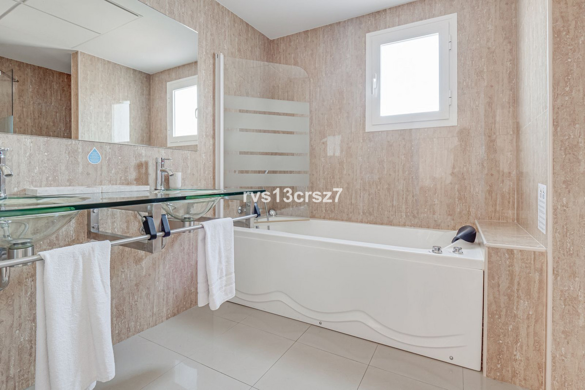 Appartement te koop in Estepona | 3 slaapkamers H5294653