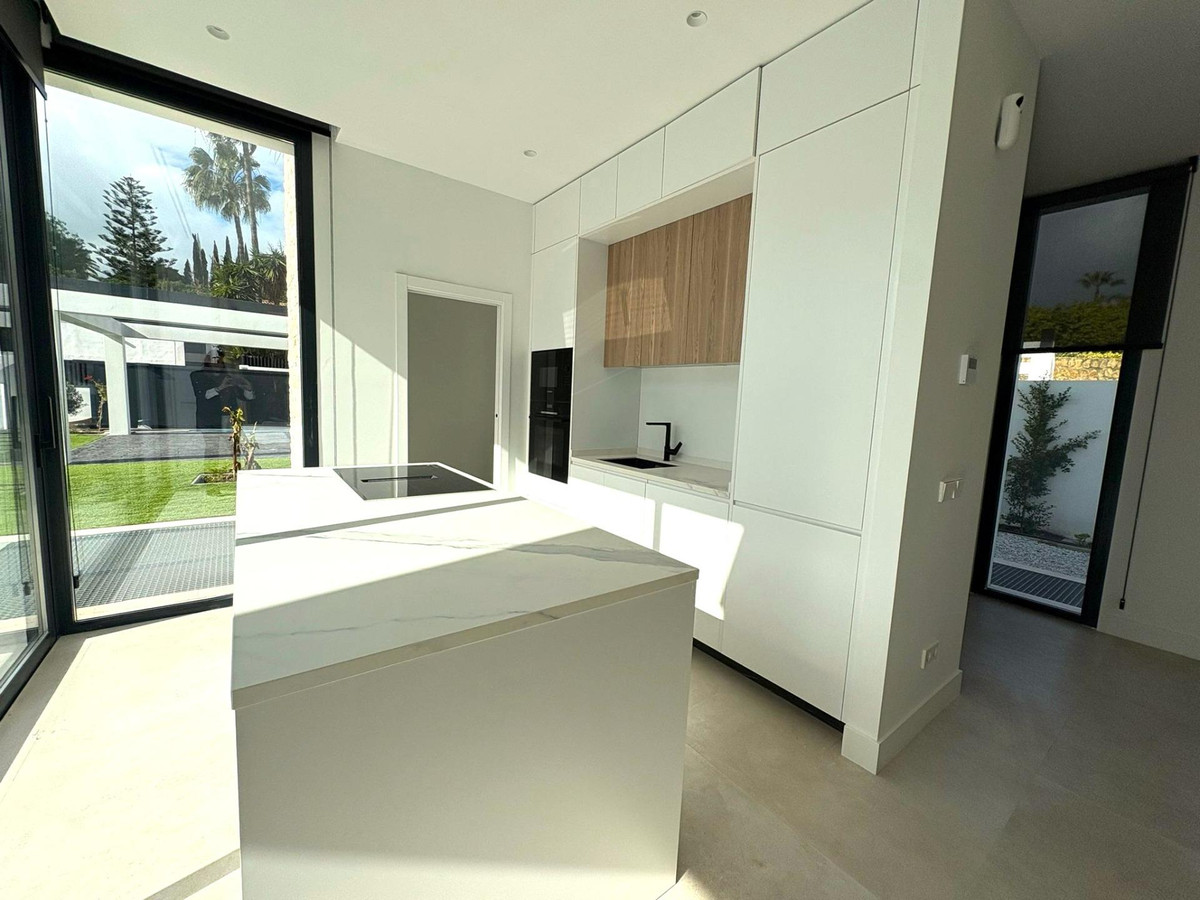 Huis te koop in Estepona | 6 slaapkamers H5295169